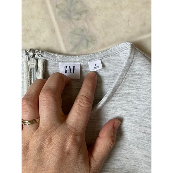 Gap Women's Size 8 Marled Gray and White Short Sleeve Dress T-Shirt Back Zip - Picture 3 of 4